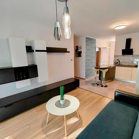 Grand 18 Apartment