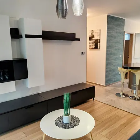 Grand 18 Apartment *