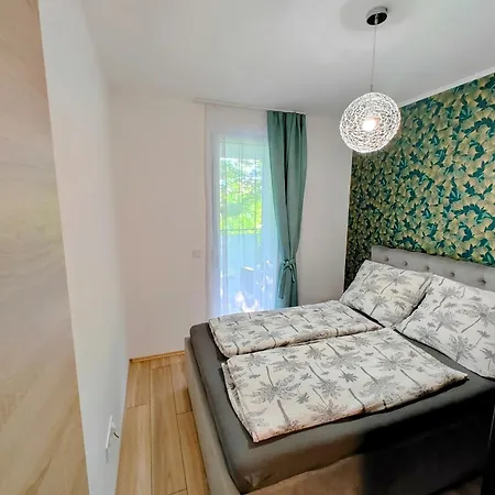 Grand 18 Apartment