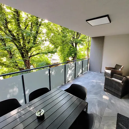Grand 18 Apartment *