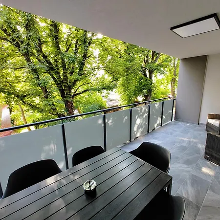 Grand 18 Apartment